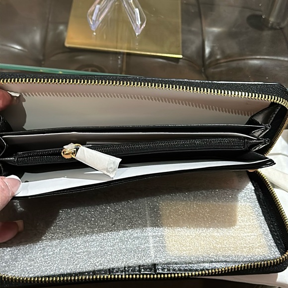 Authentic MICHAEL Michael Kors "Vivian" Travel Continental Basket Weave Wallet - Picture 7 of 13